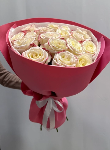 Букет из 17 роз &laquo;Принцесса&raquo; от интернет-магазина цветов в 