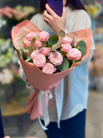 Букет из 3 кустовых роз &laquo;Комплимент&raquo; от интернет-магазина цветов в 