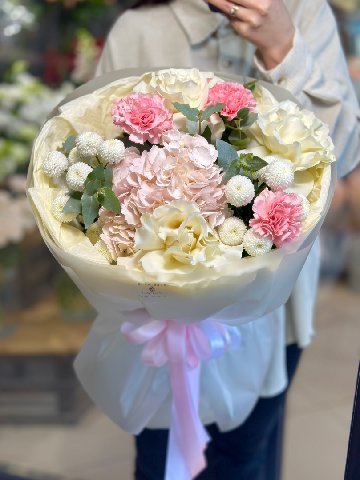 Нежный сборный букет от интернет-магазина цветов в 