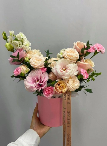 Композиция в коробке &laquo;Глория&raquo; от интернет-магазина цветов в 