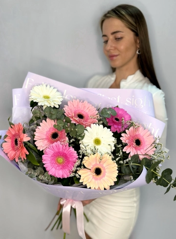 Букет с герберой &laquo;Очарование&raquo; от интернет-магазина цветов в 