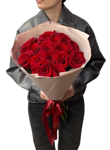 Монобукет из 15 красных роз «Поцелуй» от интернет-магазина цветов в 
