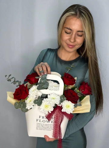 Композиция «Нежность и страсть» от интернет-магазина цветов в 