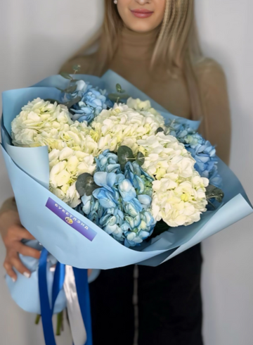 Букет из 7 гортензий «Муза» от интернет-магазина цветов в 