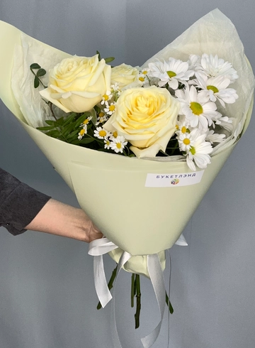 Букет из роз и хризантем &laquo;Лунный свет&raquo; от интернет-магазина цветов в 