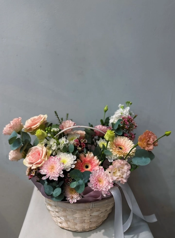 Корзина с цветами  «Волшебный Сад» от интернет-магазина цветов в 