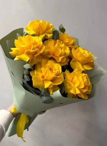 Букет из 7 роз &laquo;Дороже золота&raquo; от интернет-магазина цветов в 