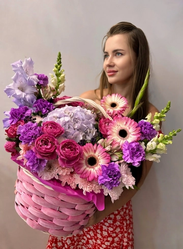 Корзина с цветами «Нежность и любовь» от интернет-магазина цветов в 