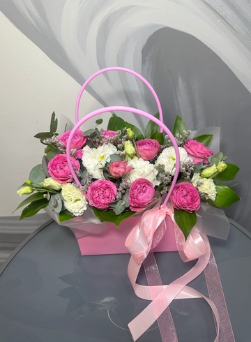 Цветы в сумочке «Нежность» от интернет-магазина цветов в 