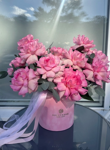 Композиция из 11 роз и эвкалипта «Сладкая любовь» от интернет-магазина цветов в 