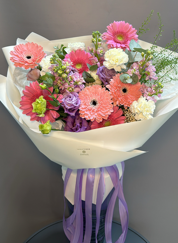 Сборный букет «Безудержное веселье» от интернет-магазина цветов в 