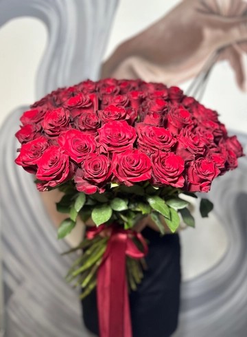 Букет из 51 красной розы «Моя Богиня» от интернет-магазина цветов в 