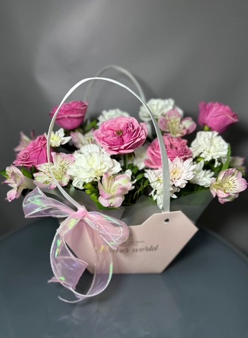 Цветы в сумочке «Патриссия» от интернет-магазина цветов в 