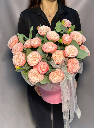 Композиция в шляпной коробке &laquo;Романс&raquo; от интернет-магазина цветов в 