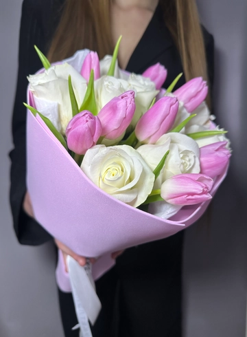 Мini букет из роз и тюльпанов &laquo;Миледи&raquo; от интернет-магазина цветов в 