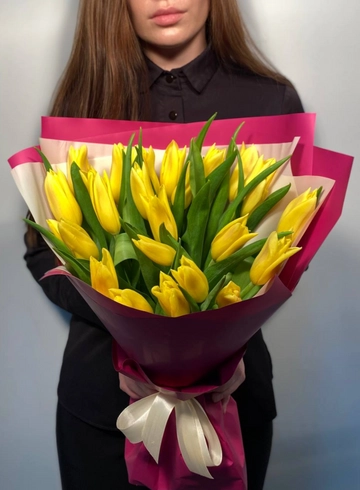 Букет из 25 тюльпанов &laquo;Солнце&raquo; от интернет-магазина цветов в 