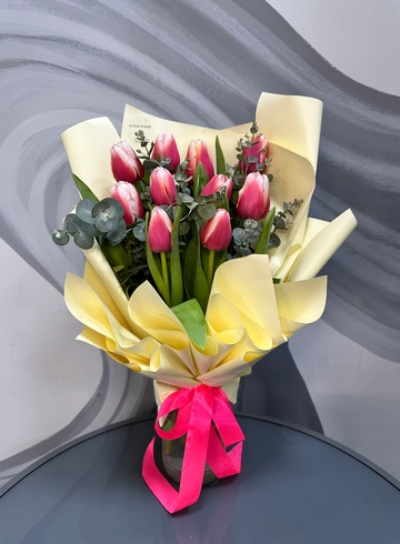 Букет из 11 тюльпанов  &laquo;Кокетка&raquo; от интернет-магазина цветов в 