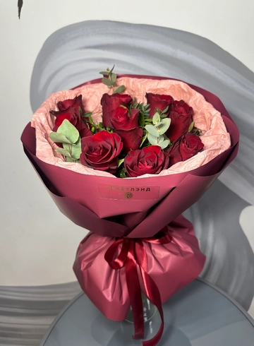Букет из 9 роз «Мадам» от интернет-магазина цветов в 