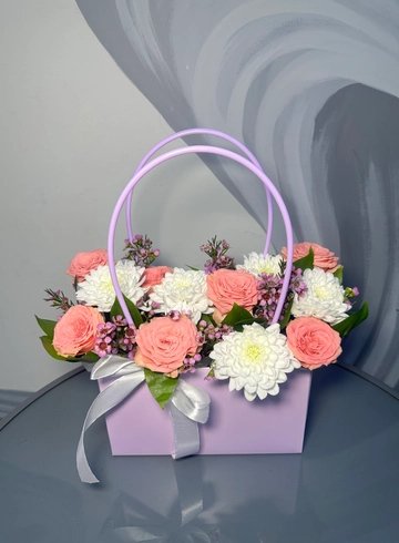 Композиция в сумочке «Для настроения» от интернет-магазина цветов в 