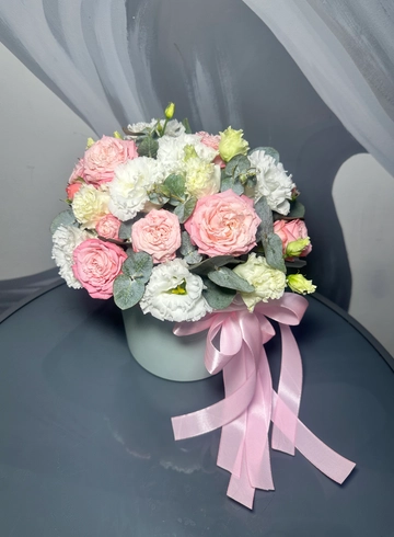 Цветы в шляпной коробке «Ева» от интернет-магазина цветов в 