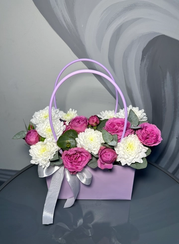 Сумочка с цветами &laquo;Для самой красивой&raquo; от интернет-магазина цветов в 