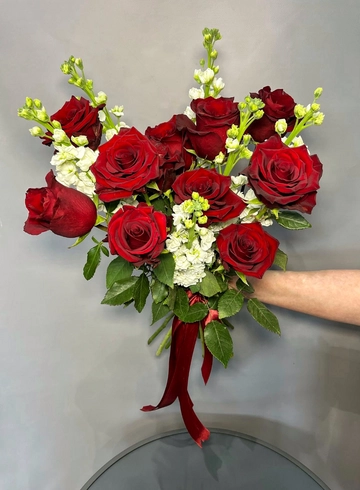 Букет из 11 роз с маттиолой «Любовь» от интернет-магазина цветов в 