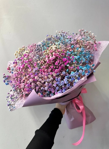 Букет из радужной гипсофилы  от интернет-магазина цветов в 