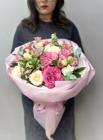 Сборный букет «Секрет» от интернет-магазина цветов в 