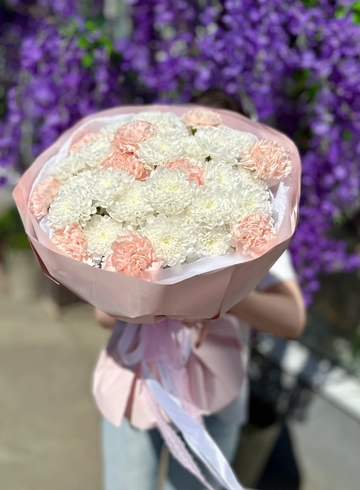 Букет из хризантем и диантусов «Симфония нежности» от интернет-магазина цветов в 