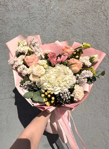 Сборный букет «Цветочная элегантность» от интернет-магазина цветов в 