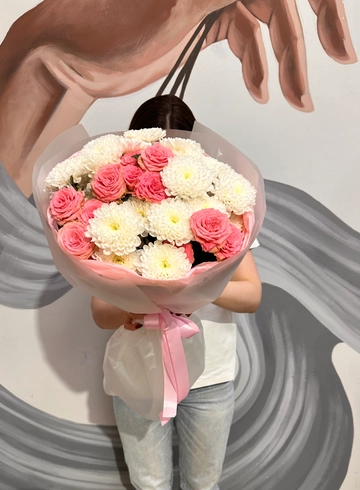 Букет из кустовых роз и хризантем от интернет-магазина цветов в 