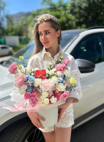 Цветы в коробке «Нежная любовь» от интернет-магазина цветов в 