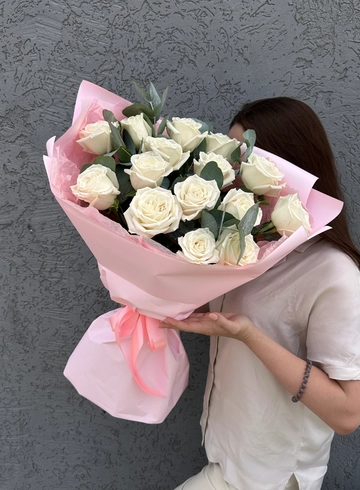 Букет из 15 белых роз « С любовью!» от интернет-магазина цветов в 