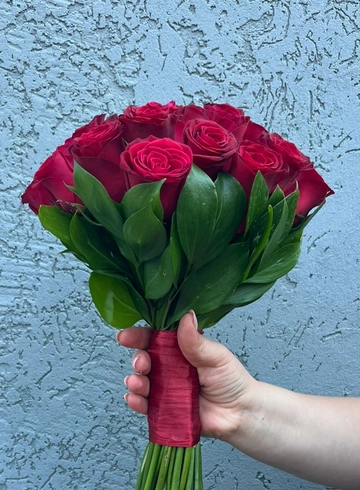 Свадебный букет из красных роз  от интернет-магазина цветов в 