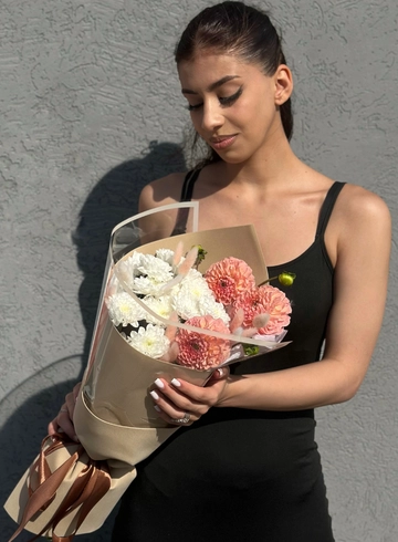 Букет с георгинами  от интернет-магазина цветов в 