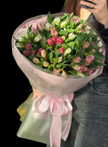 Монобукет из альстромерий «Цветочный сюрприз» от интернет-магазина цветов в 