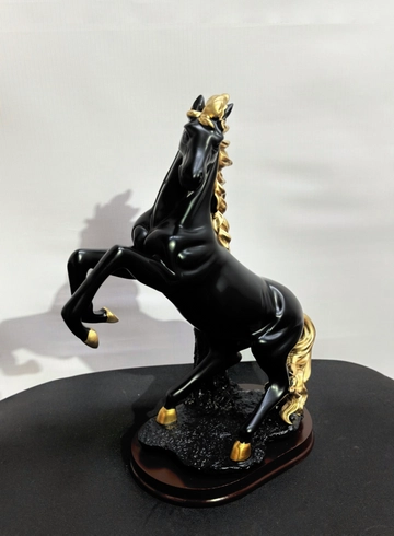 Статуэтка &laquo;Лошадь&raquo; - символ 2026 года от интернет-магазина цветов в 