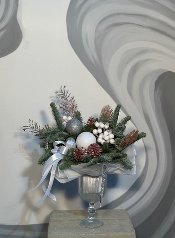 Композиция в фужере &laquo;Снежная мелодия&raquo; от интернет-магазина цветов в 