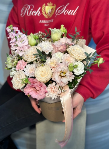 Цветы в коробке &laquo;Комплимент&raquo; от интернет-магазина цветов в 