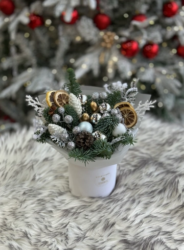 Композиция с нобилисом &laquo;Зимушка, зима&raquo; от интернет-магазина цветов в 