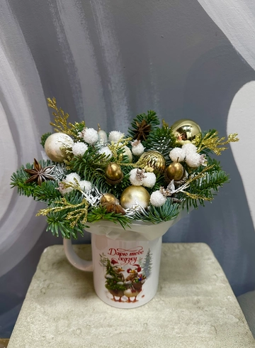 Композиция в кружке &laquo;Дарю тебе сказку&raquo; от интернет-магазина цветов в 