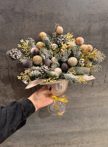 Нобилис в фужере &laquo;Праздник к нам приходит!&raquo; от интернет-магазина цветов в 