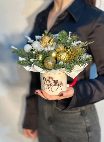 Композиция &laquo;Золотая девочка&raquo; от интернет-магазина цветов в 