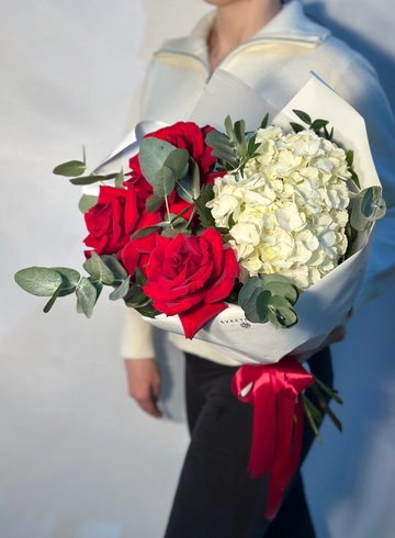 Букет &laquo;Яркий контраст&raquo; от интернет-магазина цветов в 