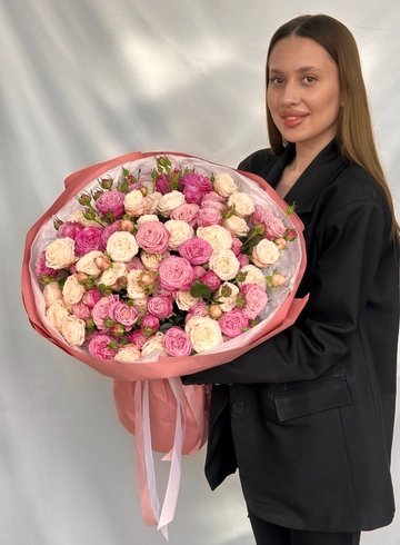 Букет из 15 кустовых роз &laquo;Любовная любовь&raquo;  от интернет-магазина цветов в 