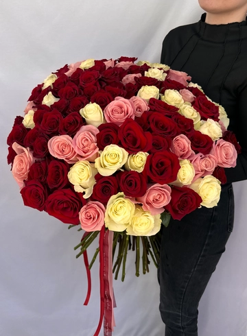 Букет из 101 розы &laquo;С любовью&raquo; от интернет-магазина цветов в 