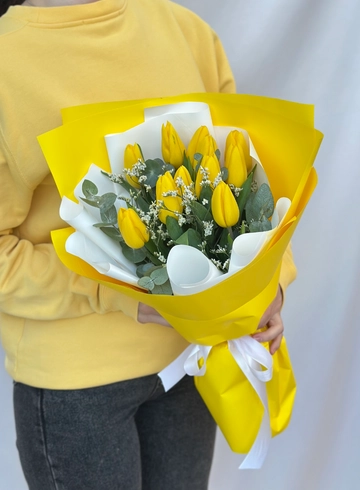 Букет из 11 тюльпанов &laquo;Солнечные лучи&raquo; от интернет-магазина цветов в 